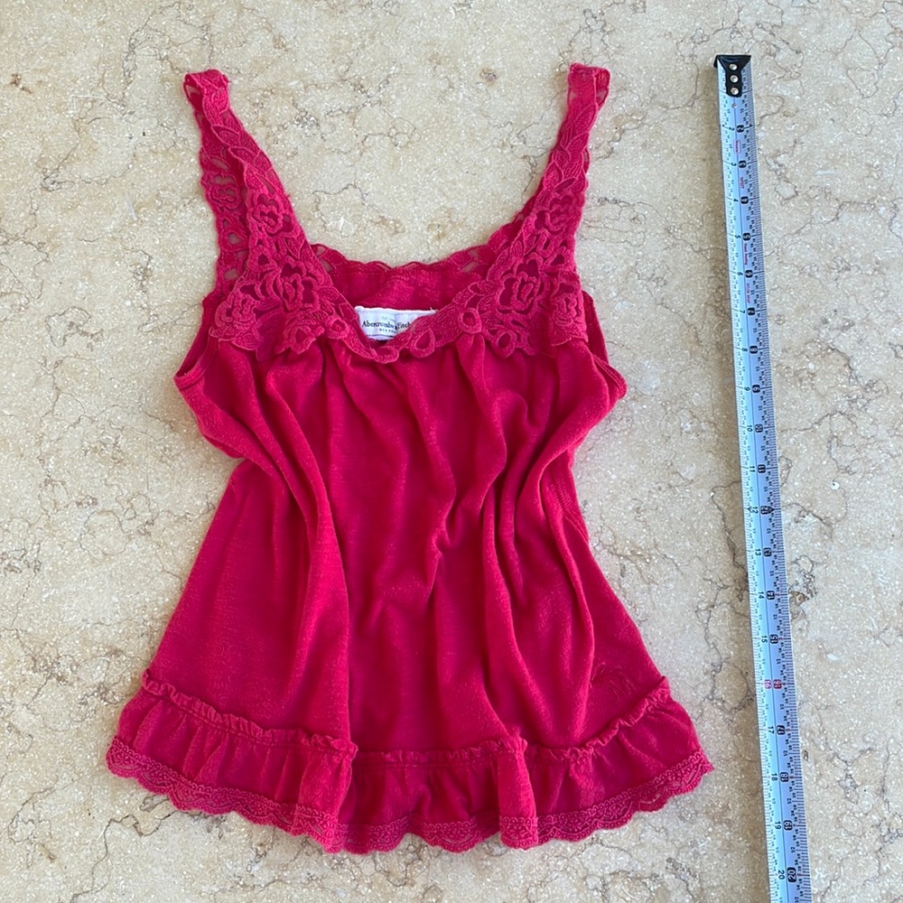 adorable abercrombie & fitch red/pink tank top with lace detailing